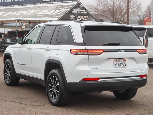 Used 2023 Jeep Grand Cherokee 4WD 4xe image 2