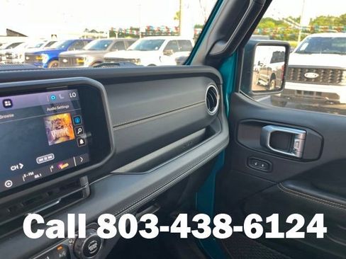 Used 2024 Jeep Wrangler Unlimited Sahara w/ Technology Group AWD/4WD image 31