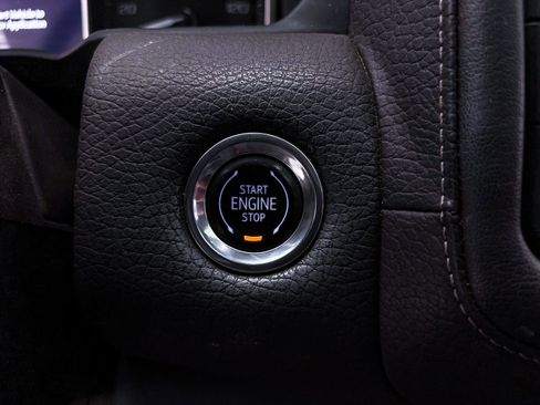 Used 2021 GMC Yukon XL Denali w/ Denali Premium Package image 21