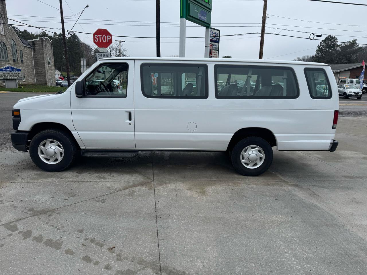 Used 2013 Ford E-350 and Econoline 350 XL RWD image 2