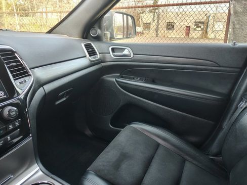 Used 2021 Jeep Grand Cherokee Laredo X image 21