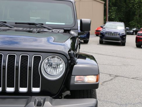 Used 2022 Jeep Wrangler Unlimited Sahara AWD/4WD image 11
