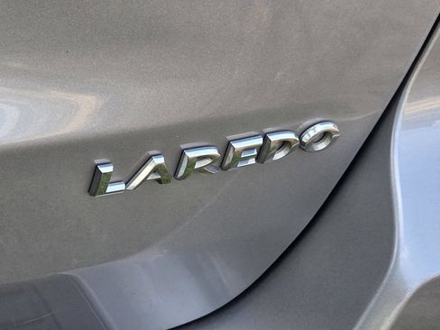Used 2021 Jeep Grand Cherokee Laredo AWD/4WD image 27