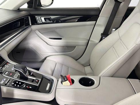 Used 2019 Porsche Panamera 4 image 30