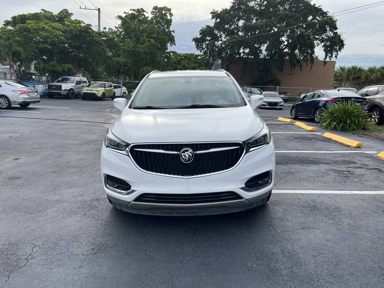 Used 2020 Buick Enclave Essence FWD image 2