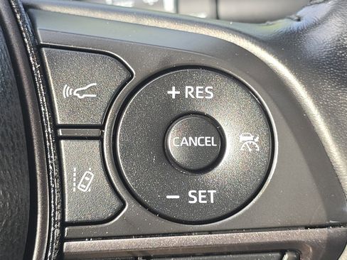 Used 2022 Toyota Camry SE w/ Convenience Package FWD image 31