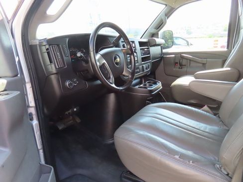 Used 2017 Chevrolet Express 2500 image 10
