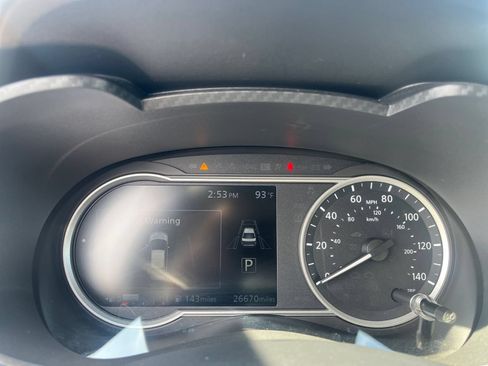 Used 2025 Nissan Versa SV FWD image 39