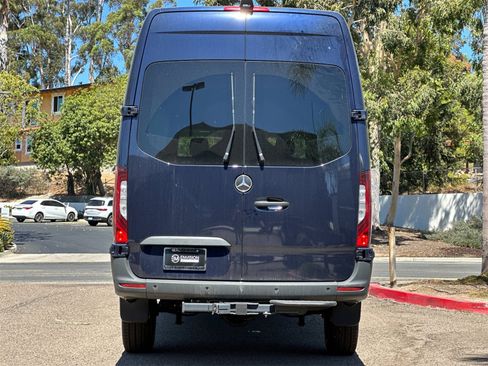 Used 2024 Mercedes-Benz Sprinter 2500 image 4