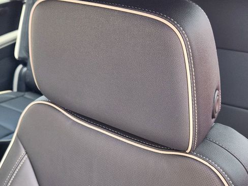 New 2025 Chevrolet Suburban Premier image 11