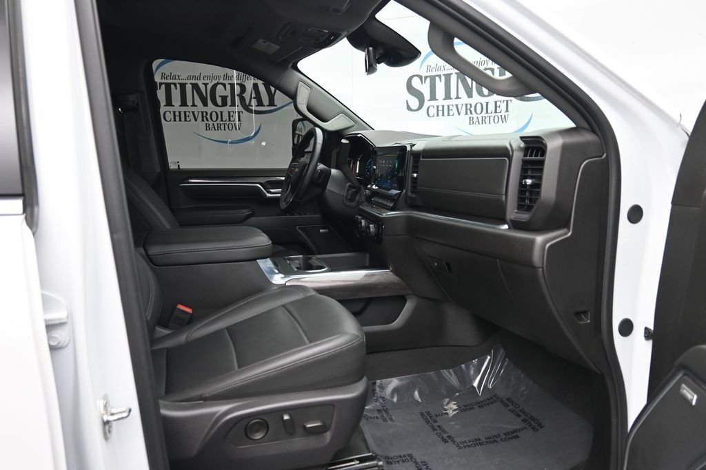 Used 2025 Chevrolet Silverado 3500 LTZ w/ LTZ Plus Package AWD/4WD image 12