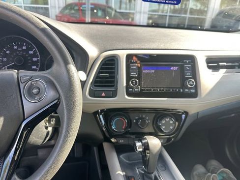 Used 2019 Honda HR-V LX image 4