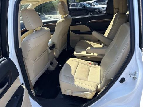 Used 2018 Toyota Highlander Limited Platinum AWD/4WD image 17