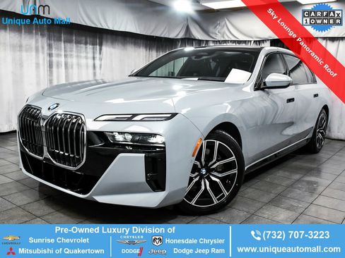 Used 2025 BMW 740i RWD image 1