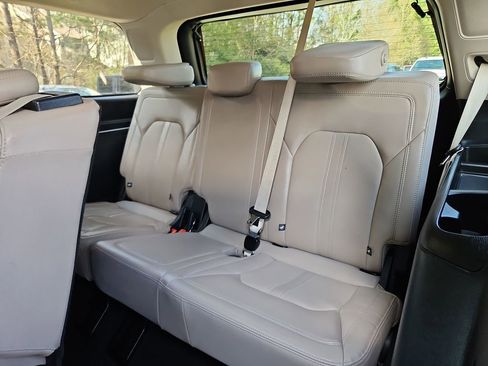 Used 2024 Ford Expedition Limited image 30