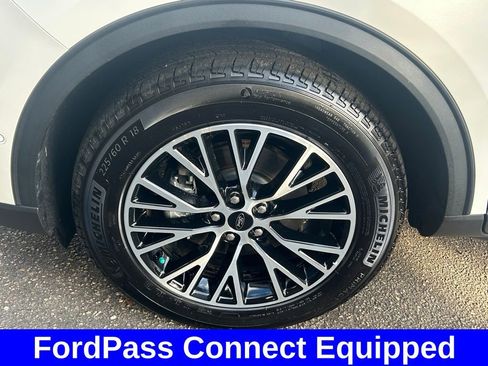Certified 2024 Ford Escape SE w/ PHEV Premium Package FWD image 18