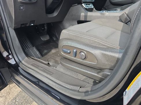 Used 2023 GMC Terrain SLE w/ Driver Convenience Package image 16