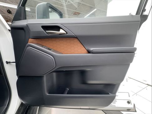 Used 2025 Lexus GX 550 w/ Accessory Package (2T) image 33