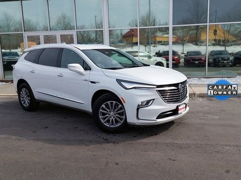 Used 2024 Buick Enclave Premium image 2