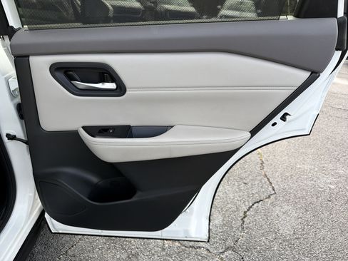 Used 2023 Nissan Rogue SV w/ SV Premium B Package image 16