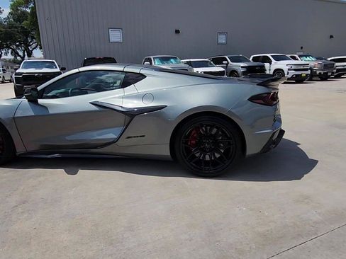 Used 2024 Chevrolet Corvette Z06 RWD image 6
