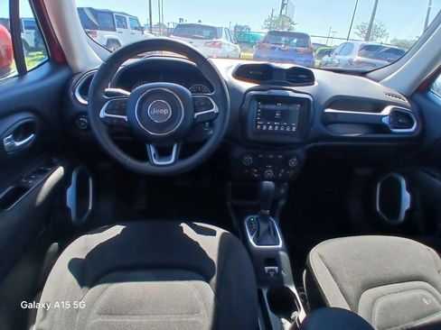 Used 2019 Jeep Renegade Latitude FWD image 22