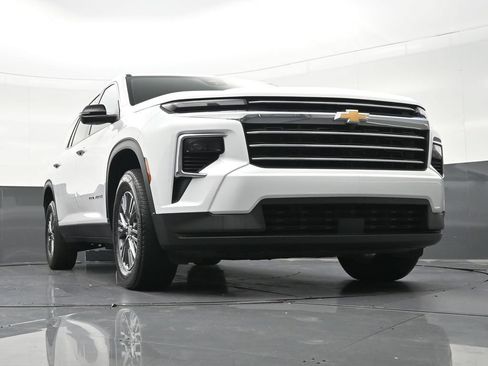 Used 2025 Chevrolet Traverse LT FWD image 31