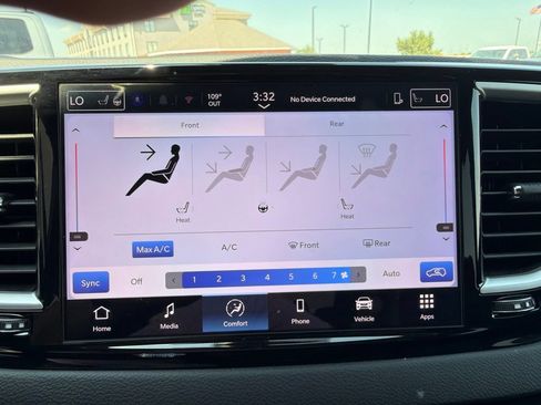 Used 2025 Chrysler Pacifica Select FWD image 46