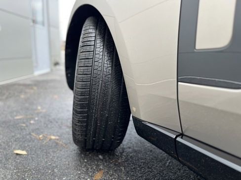 New 2025 Land Rover Range Rover SE image 16