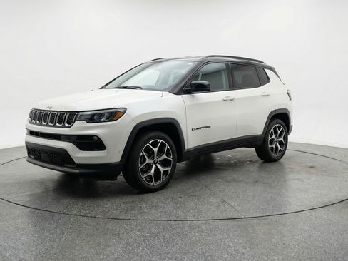 Used 2025 Jeep Compass Limited image 3