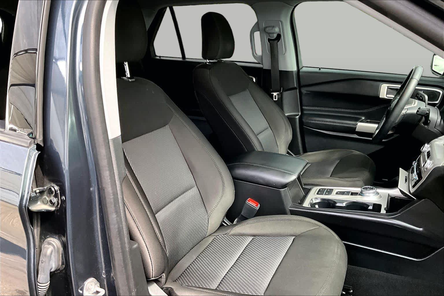 Used 2023 Ford Explorer XLT RWD image 9