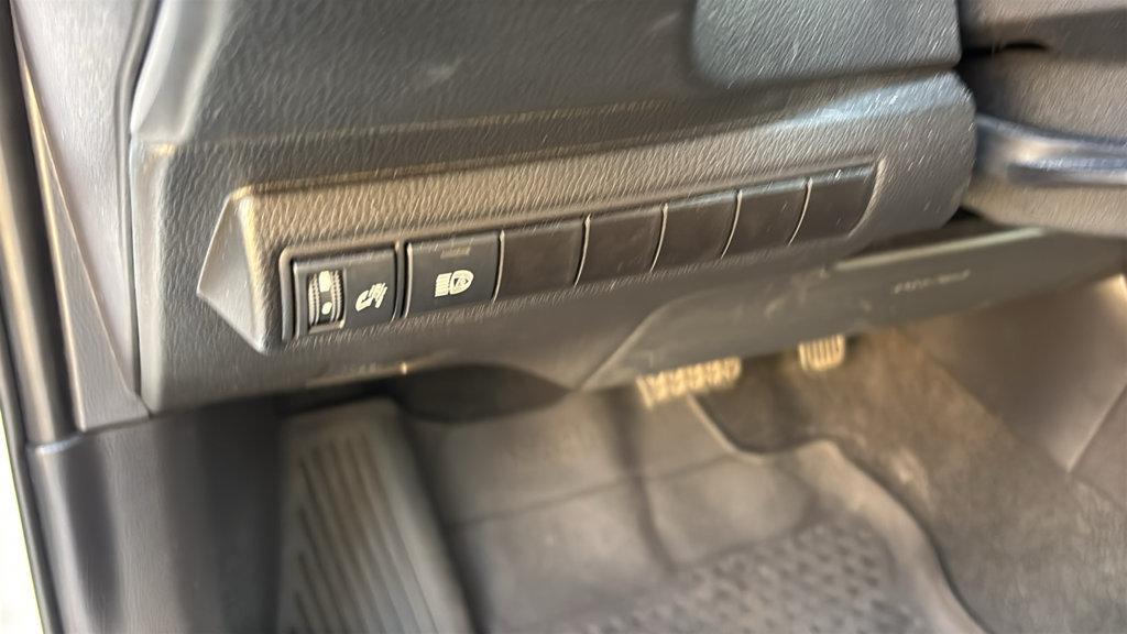 Used 2025 Toyota Corolla SE FWD image 13