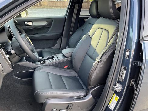 New 2026 Volvo XC40 B4 Core w/ Climate Package image 11