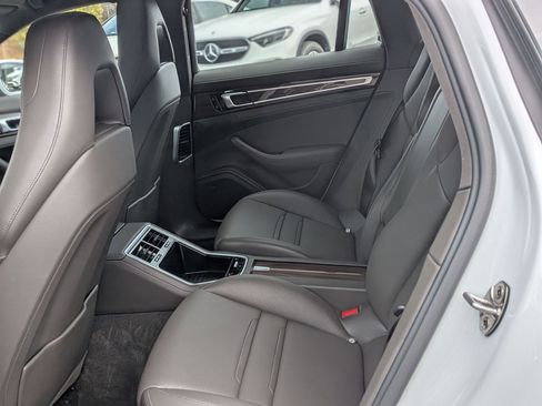 Used 2017 Porsche Panamera 4 image 28