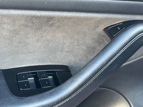 Used 2018 Tesla Model 3 Mid Range image 12