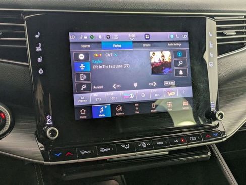 Certified 2024 Jeep Wagoneer L Series II w/ Flexible Seating Group image 18