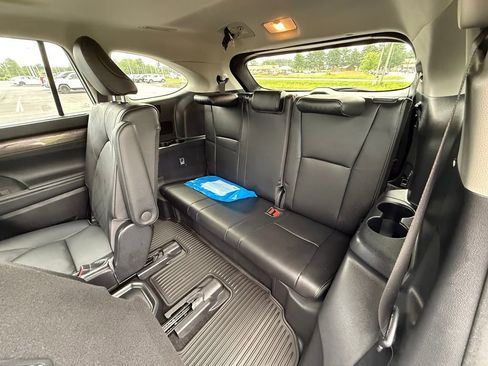 Used 2023 Toyota Highlander Platinum AWD/4WD image 38