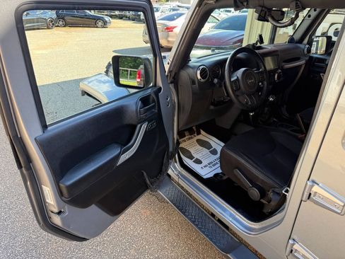 Used 2014 Jeep Wrangler Unlimited Sahara AWD/4WD image 9