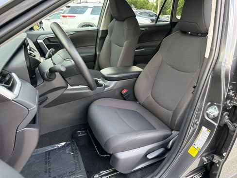 Used 2025 Toyota RAV4 LE FWD image 30