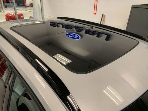 Used 2025 Volvo XC40 B5 Plus image 23