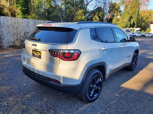 Used 2020 Jeep Compass Latitude image 5
