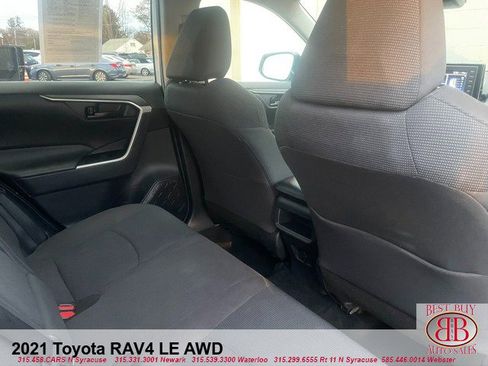 Used 2021 Toyota RAV4 LE AWD/4WD image 10