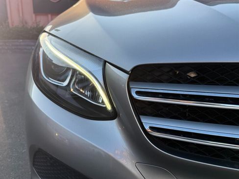 Used 2019 Mercedes-Benz GLC 300 w/ Premium Package image 4