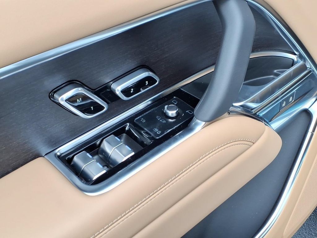 New 2026 Land Rover Range Rover SE AWD/4WD image 11