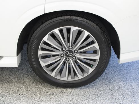 Used 2025 INFINITI QX80 Sensory AWD/4WD image 10