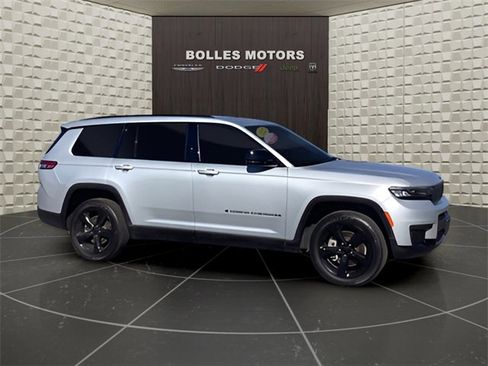 Certified 2022 Jeep Grand Cherokee L Laredo image 2