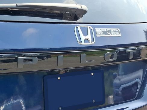 New 2025 Honda Pilot Touring image 5