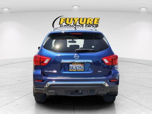 Used 2017 Nissan Pathfinder SV w/ SV Cold Weather Package FWD image 8