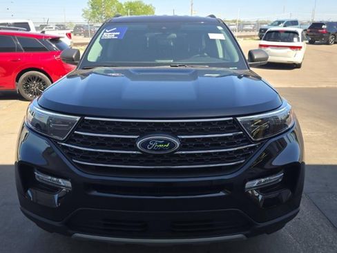 Used 2023 Ford Explorer XLT w/ Equipment Group 202A AWD/4WD image 2