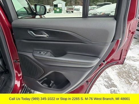 Used 2025 Jeep Grand Cherokee Altitude image 37